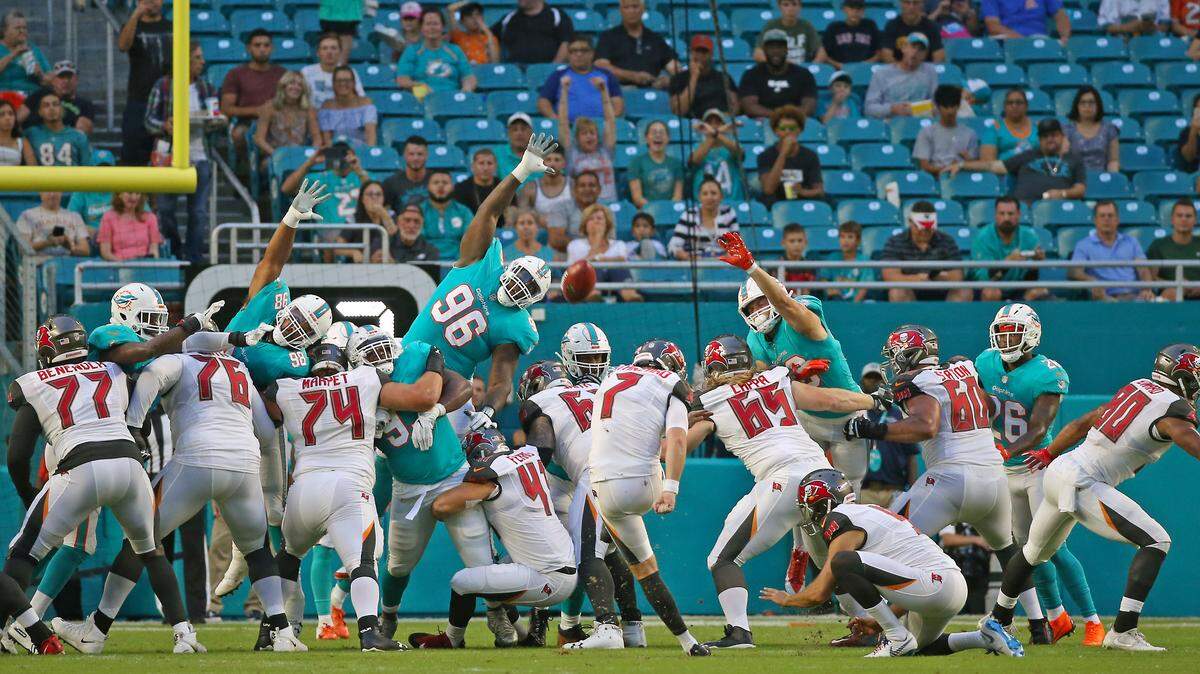 Miami Dolphins defensive tackle Vincent Taylor #96 tries to block Tampa Bay Buccaneers kicker Chandler Catanzaro’s field goal attempt that missed during the first quarter of Thursday’s preseason game. Taylor again played well Thursday.
