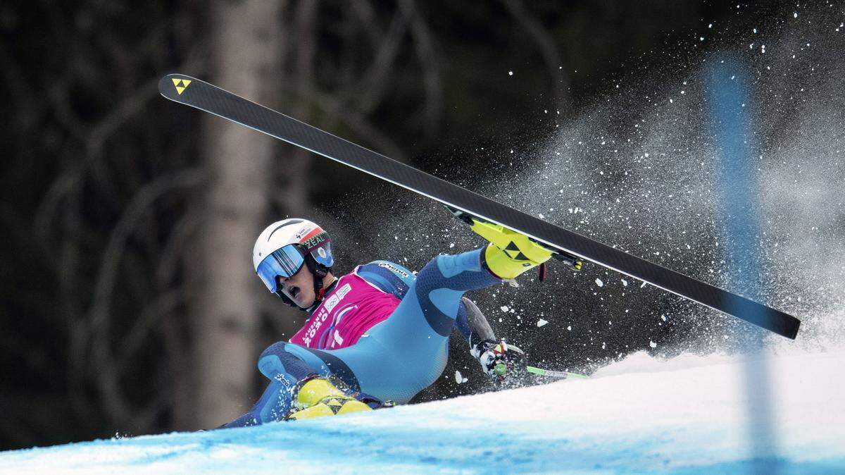 Sindre Myklebust, of Norway, falls during the Alpine Skiing men’s Super-G at the 2020 Winter Youth Olympic Games at Les Diablerets Alpine Centre in Les Diablerets, Switzerland. A shoulder injury from skiing often can lead to a labral tear or a rotator cuff injury, which may require surgery to repair.
