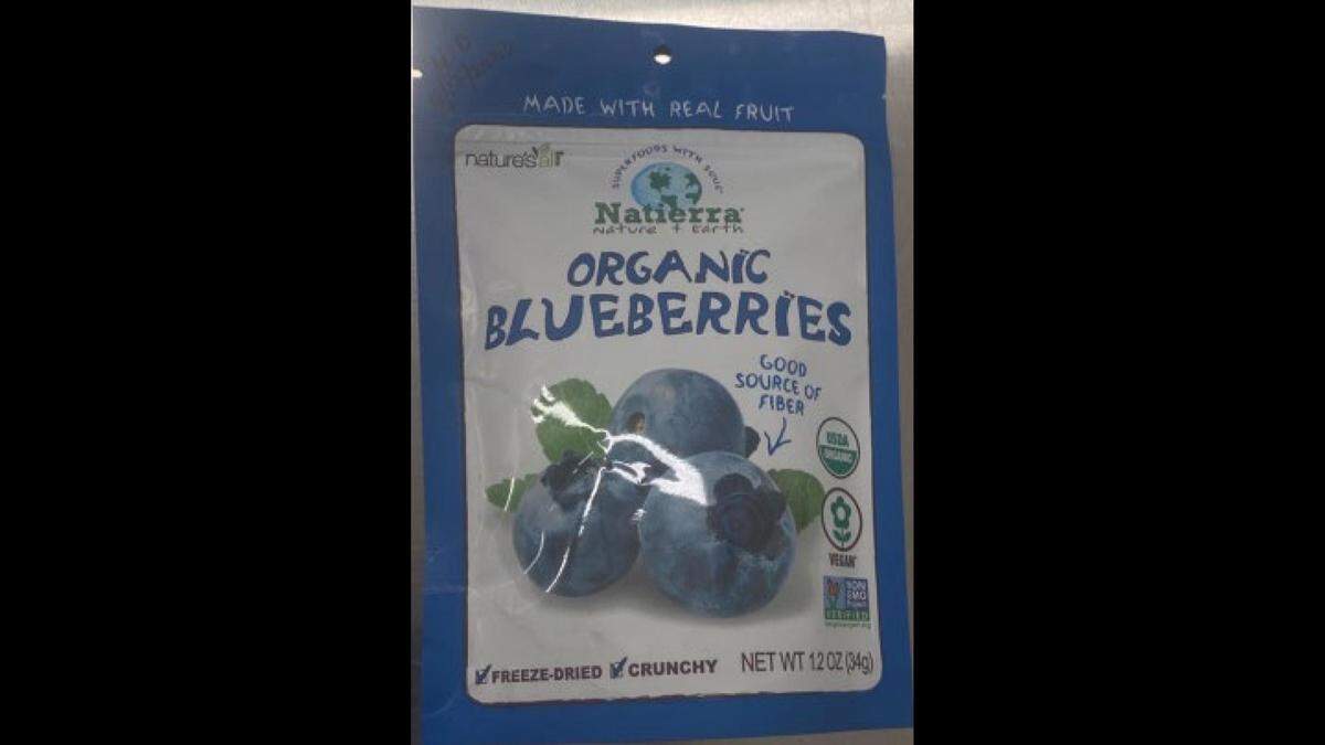 Recalled Natierra Organic Blueberries came in this pouch.