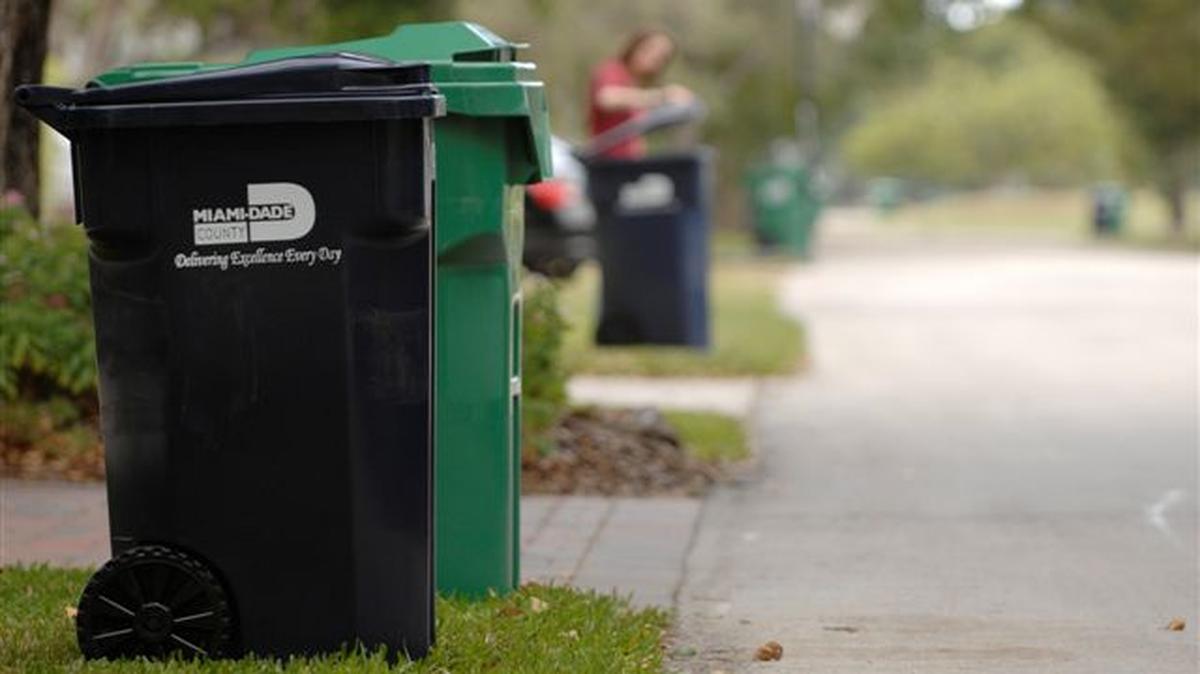 Yes, your garbage will be picked up on Monday if Miami-Dade does your hauling.