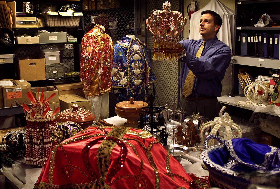 In 2001, Jorge Zamanillo, then curator of object collections, prepared for the exhibit “At the Crossroads, Afro-Cuban Orisha Arts in Miami.”