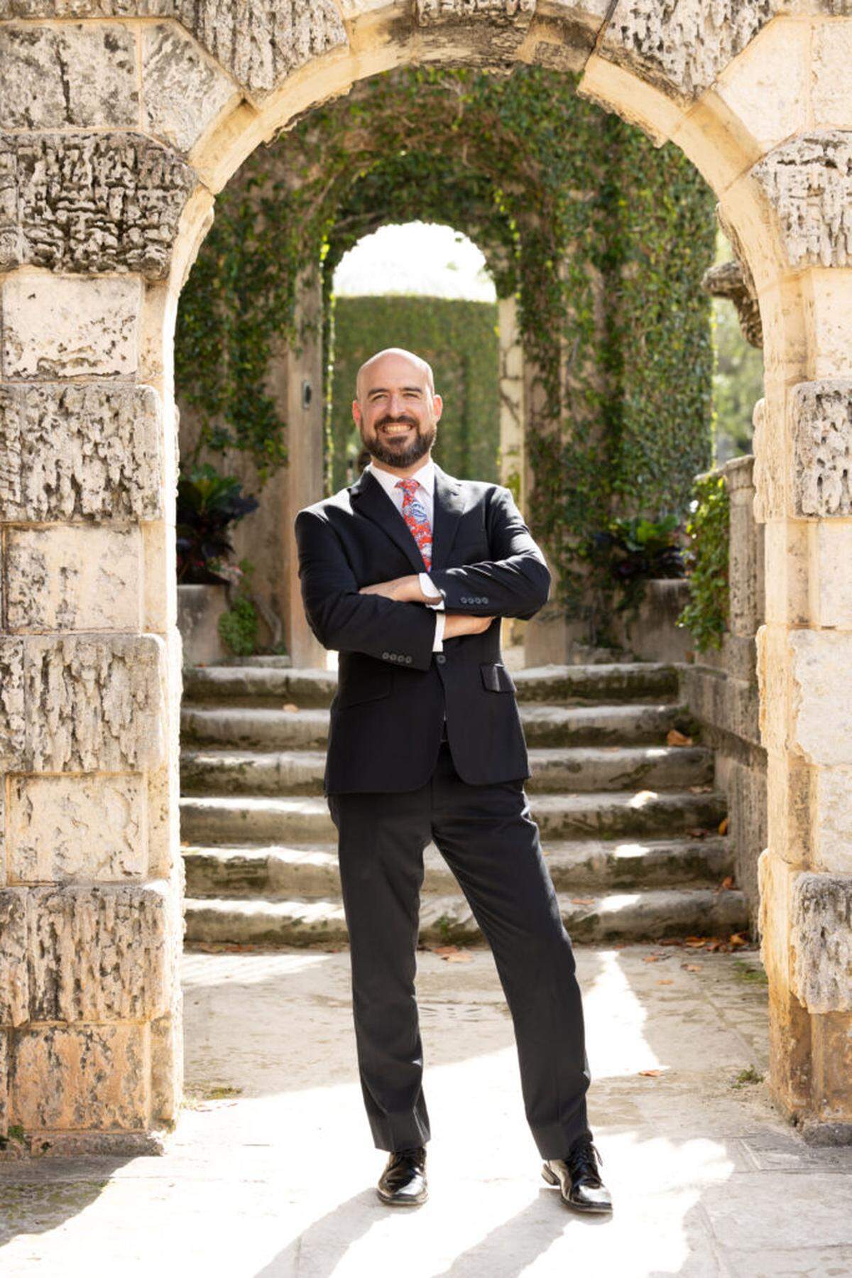 Randy García interpreta a un desorganizado organizador de fiestas en la obra interactiva de Rick Nájera "Sweet 15, My Quinceañera".
