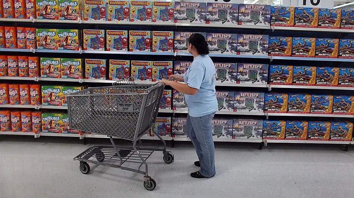 Many Americans who think they are superior make fun of Walmart shoppers.