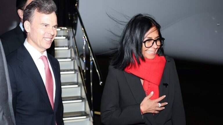 Delcy Rodríguez llega a Nueva York para reunión con Trump en medio de críticas