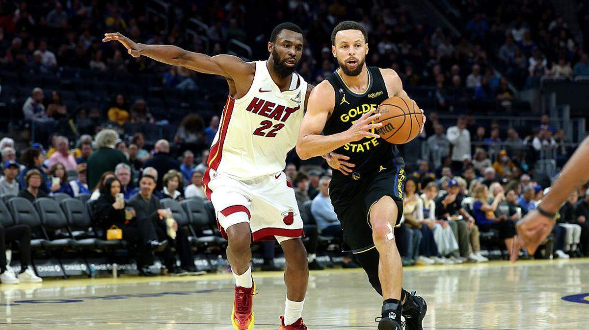 Stephen Curry #30 of the Golden State Warriors is guarded by Andrew Wiggins #22 of the Miami Heat at Chase Center on January 19, 2026 in San Francisco.