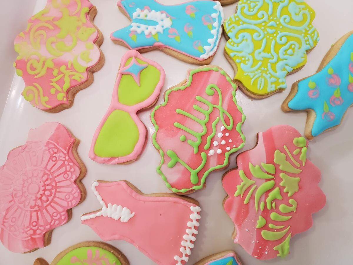 Decorated Lilly Pulitzer cookies.