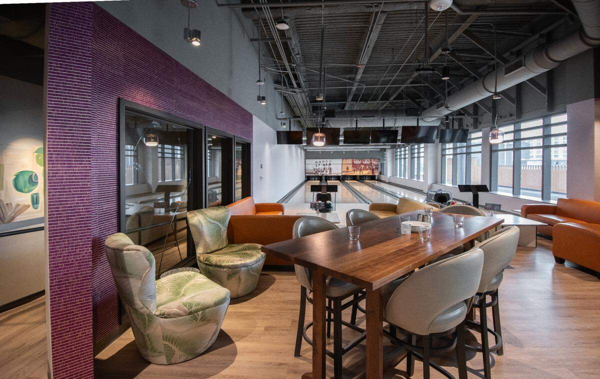 The new Pinstripes Aventura has 12 bowling lanes and five bocce courts, as well as an Italian-American restaurant and sports-bar atmosphere.