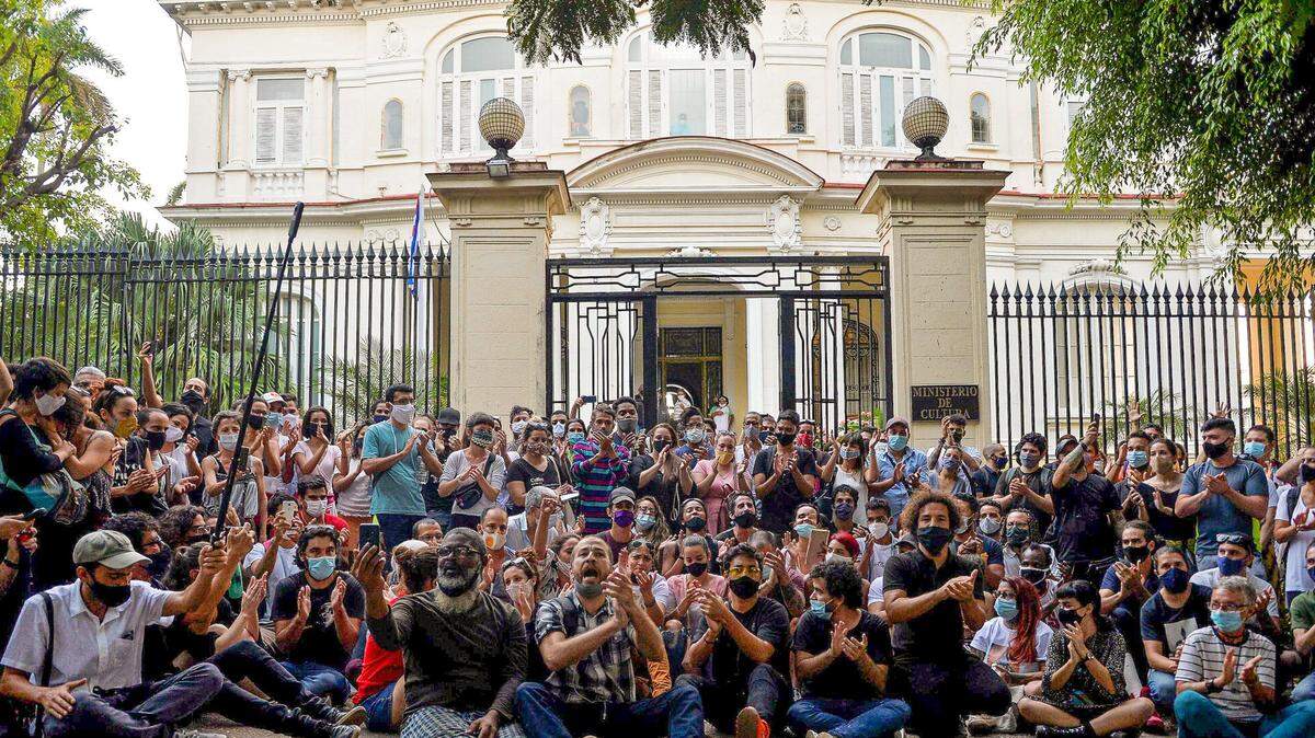 A Cuban activist says that the United States and other democracies should officially recognize opposition groups, such as the San Isidro Movement.