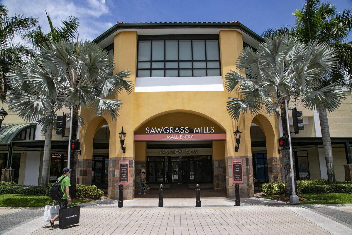 There won’t be even one customer at Sawgrass Mills on Thanksgiving Day.