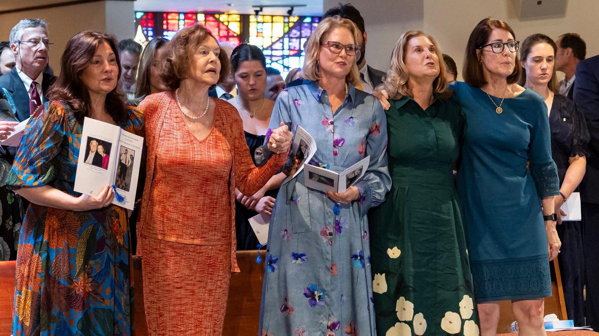 From left, Kendall Graham, Adele Graham, Suzanne Graham Gibson, Cissy Graham McCullough and Gwen Graham sing ‘God Bless America’ during the public celebration of life service for former Florida Gov. and U.S. Sen. Bob Graham at the Miami Lakes United Church of Christ on Saturday, May 11, 2024, in Miami Lakes.