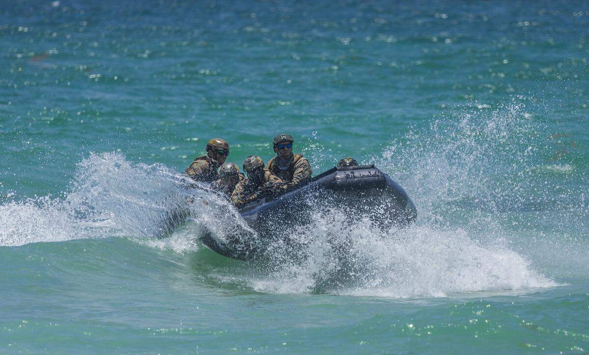 Members of the United States Army Special Operations Command (Airborne) (USASOC)    approached the coast to disembark during a demo demonstration in South Beach during the Hyundai Air & Sea Show annual National returns Salute to America's Heroes for Memorial Day Weekend celebration, in Miami Beach, on Saturday, May 23, 2026. 