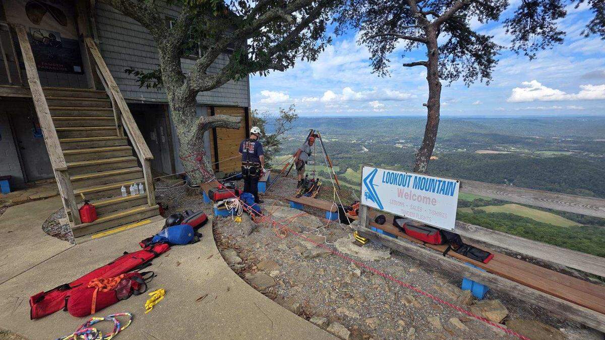 Two people were killed when a hang glider suddenly plummeted down the side of Lookout Mountain in North Georgia mountain, according to investigators.