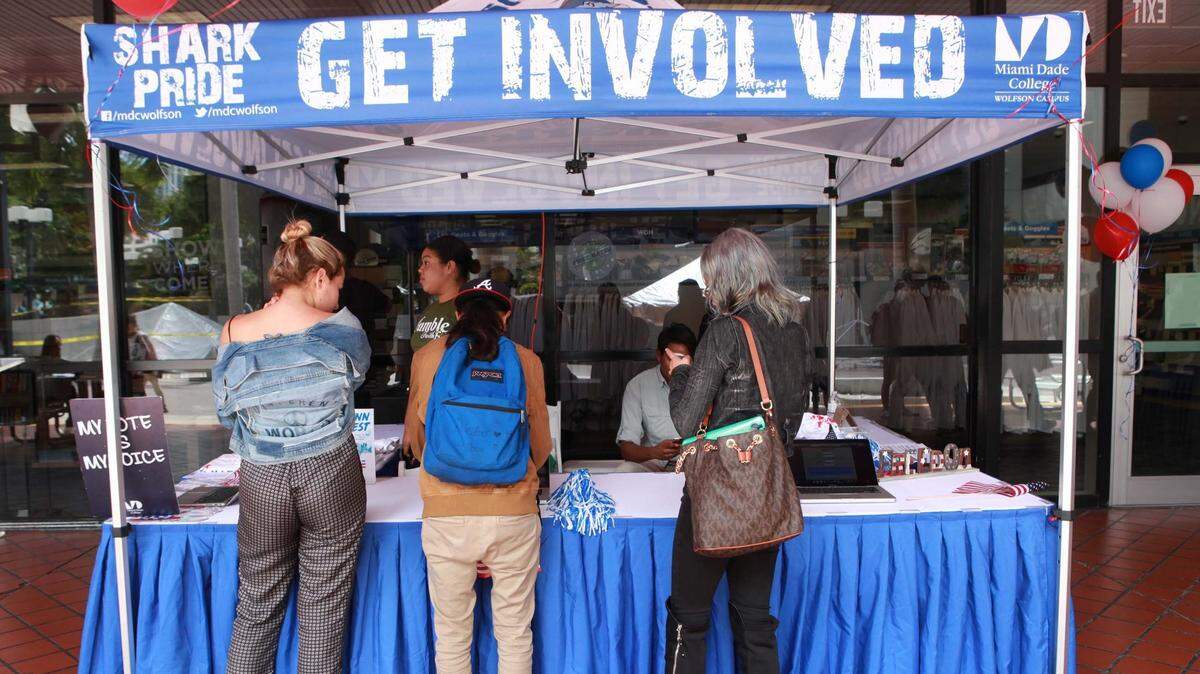Students of Miami Dade College register to vote at the Wolfson Campus in downtown Miami in 2016.