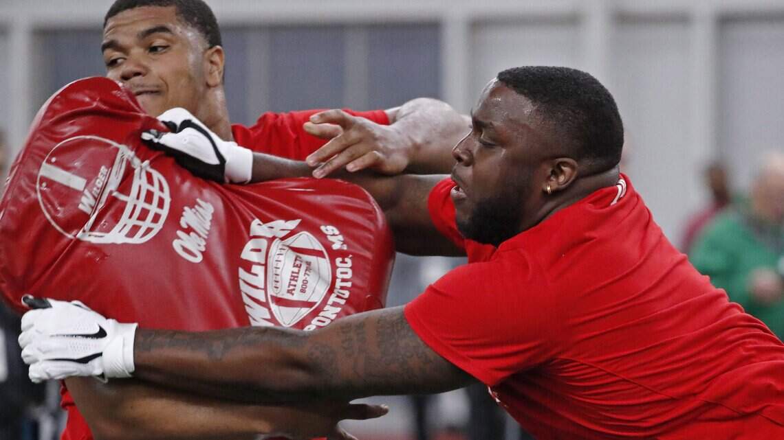 Dolphins bring in two more top offensive tackle prospects | Miami Herald