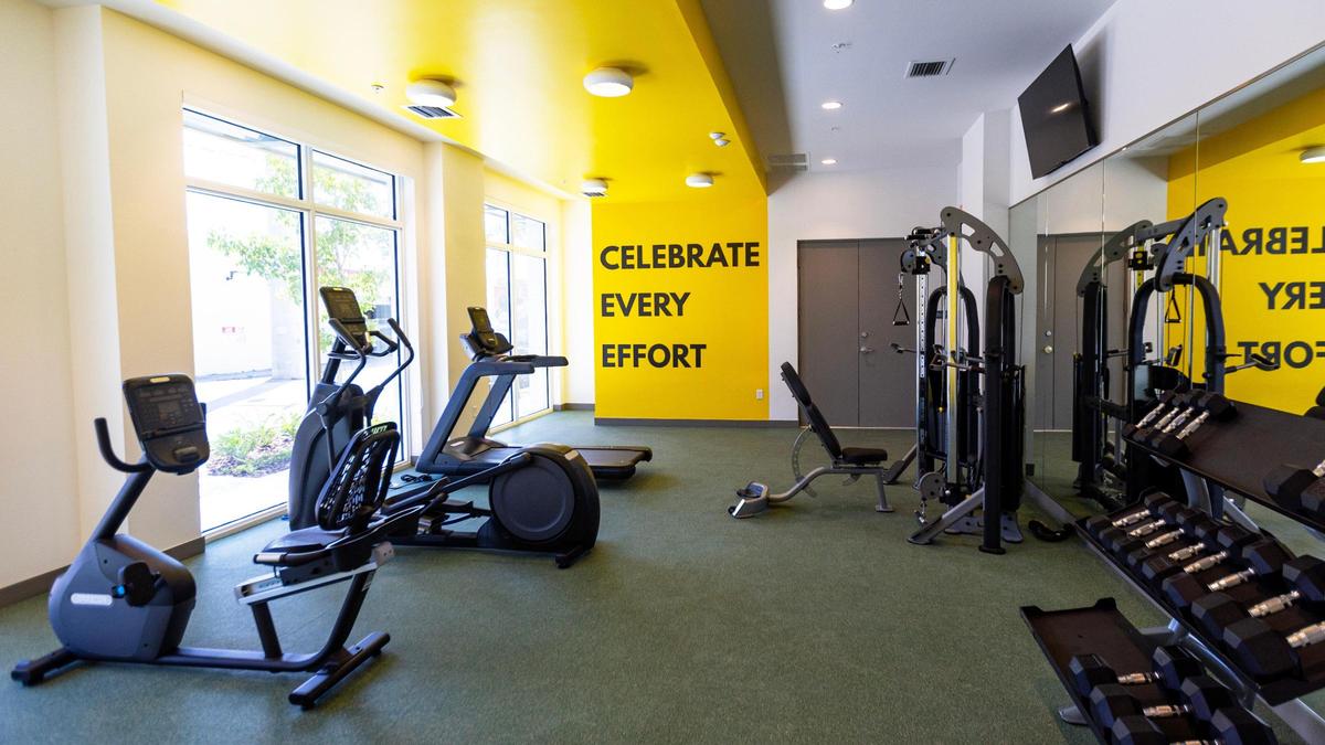 Este es el gimnasio de la nueva comunidad de viviendas asequibles Seven on Seventh, en Fort Lauderdale.