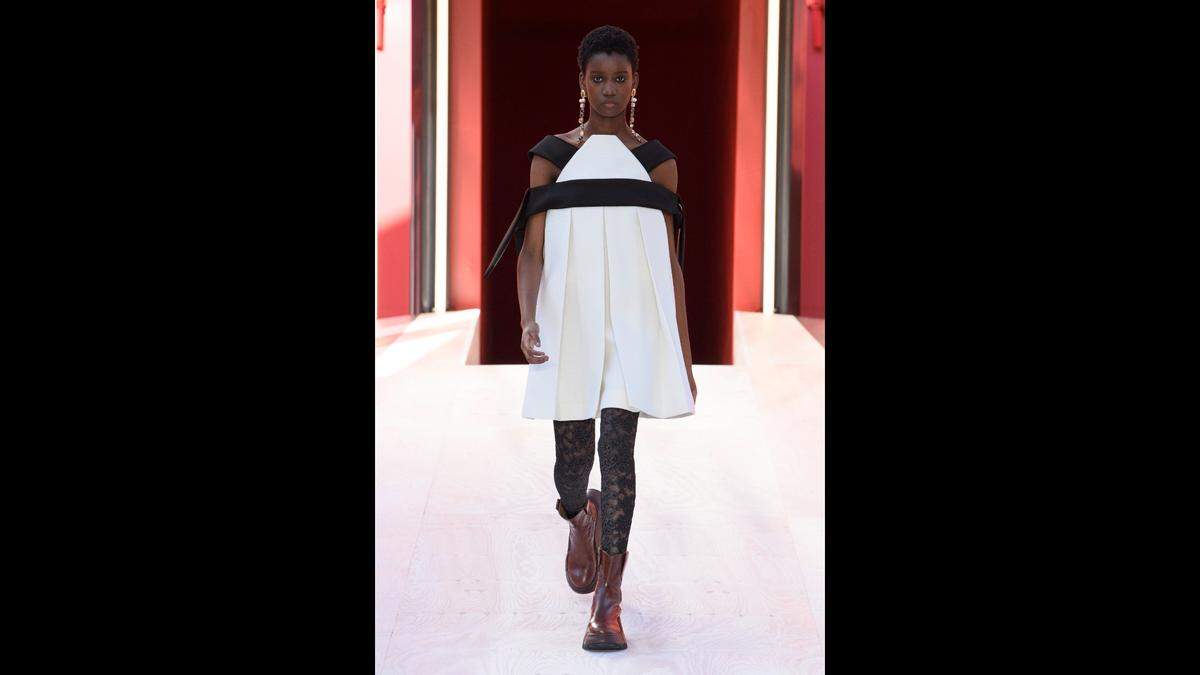 A look from Louis Vuitton’s presentation of its Women’s Spring-Summer 2023 Collection