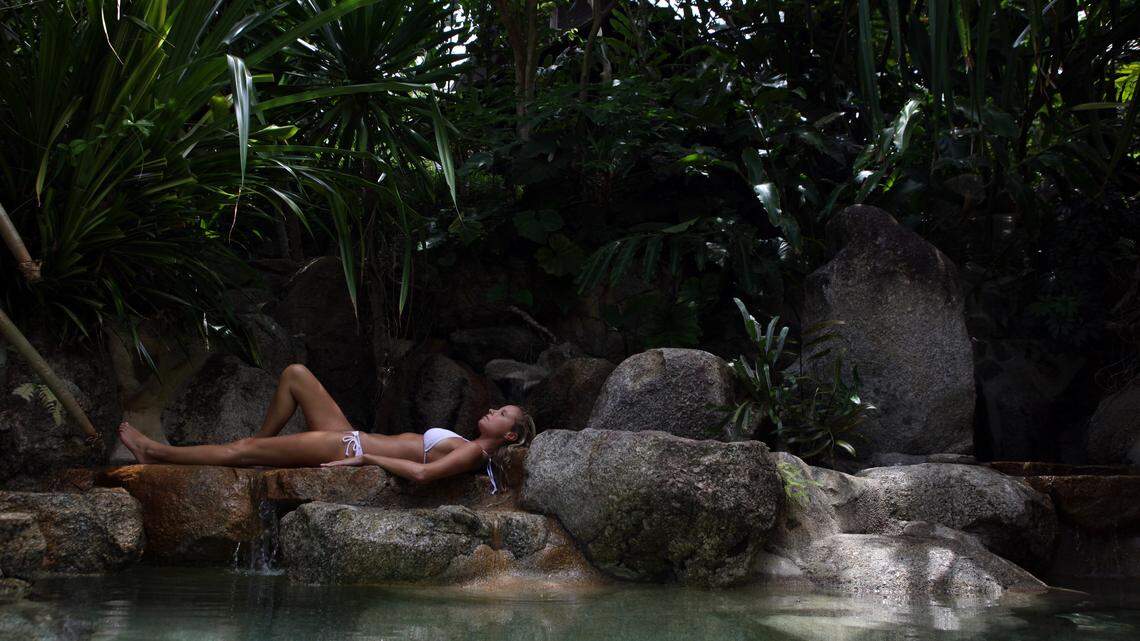 Unplugged Travel Explained: Why No-Phone Retreats Are Replacing Traditional Vacations