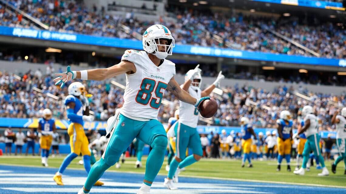 Dolphins re-sign WR River Cracraft for third season in Miami