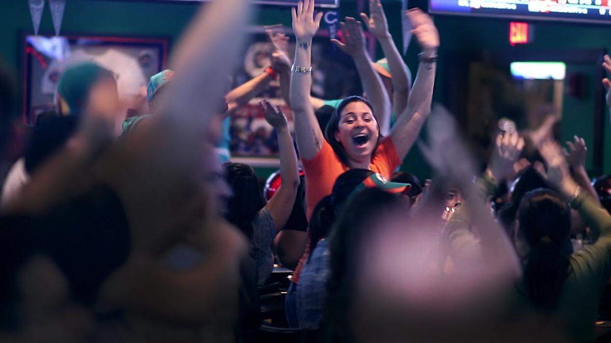 Fans at Duffy’s Sports Grill in Kendall and North Miami Beach will be able to watch both Heat and Panthers playoff games this week. The restaurant and sports bar is big enough to accommodate both sets of fans.
