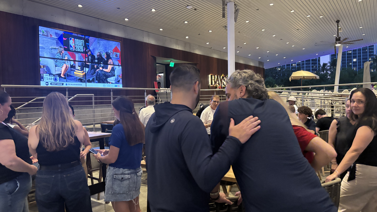 Columbus faculty, alumni and supporters gather at Bayshore Bar & Grill as they prepare to watch Cameron Boozer be selected in the 2026 NBA Draft.