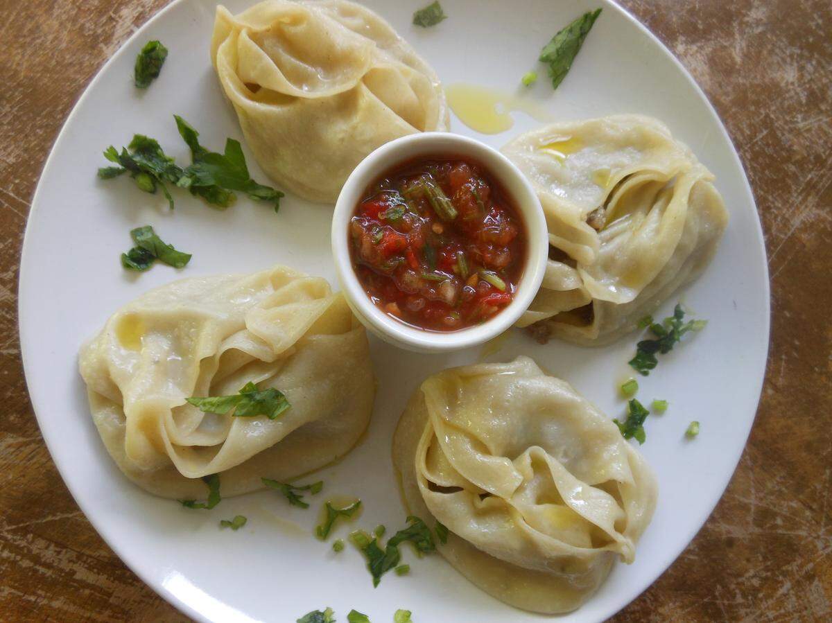  Shirin Glatt's Manti dumplings with hot sauce.