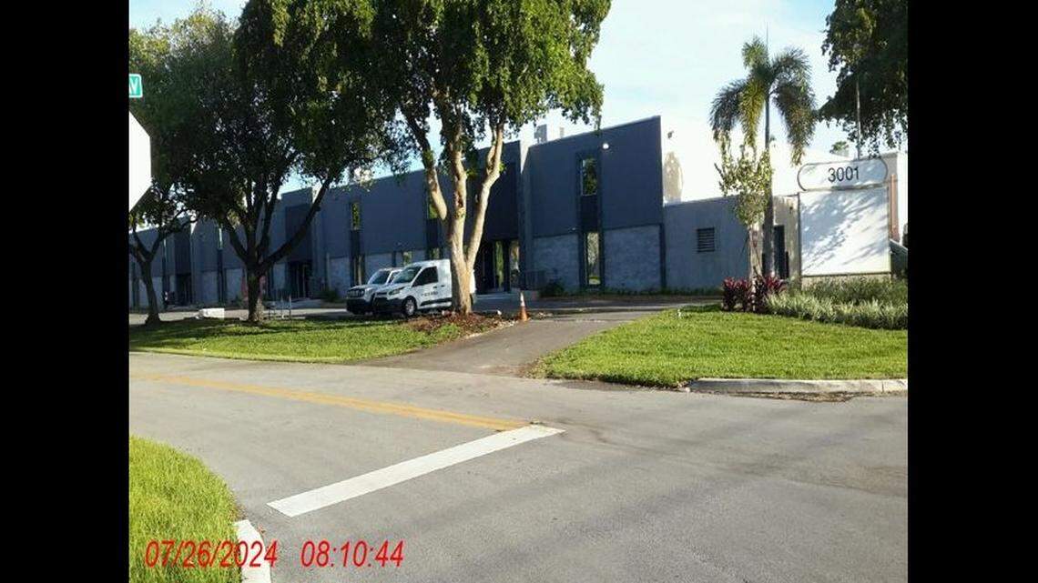When a Department of Agriculture and Consumer Services investigator met with Shawn Thompson at 3001 SW 10th St. in Pompano Beach, the administrative complaint said a sign on the door had it as the location for 1 Man 1 Van and Next Door Relocation. But, also, “It did not appear to be a location where any of the moving companies were operating from. Nor, did it appear to be open to the public during normal business hours.”