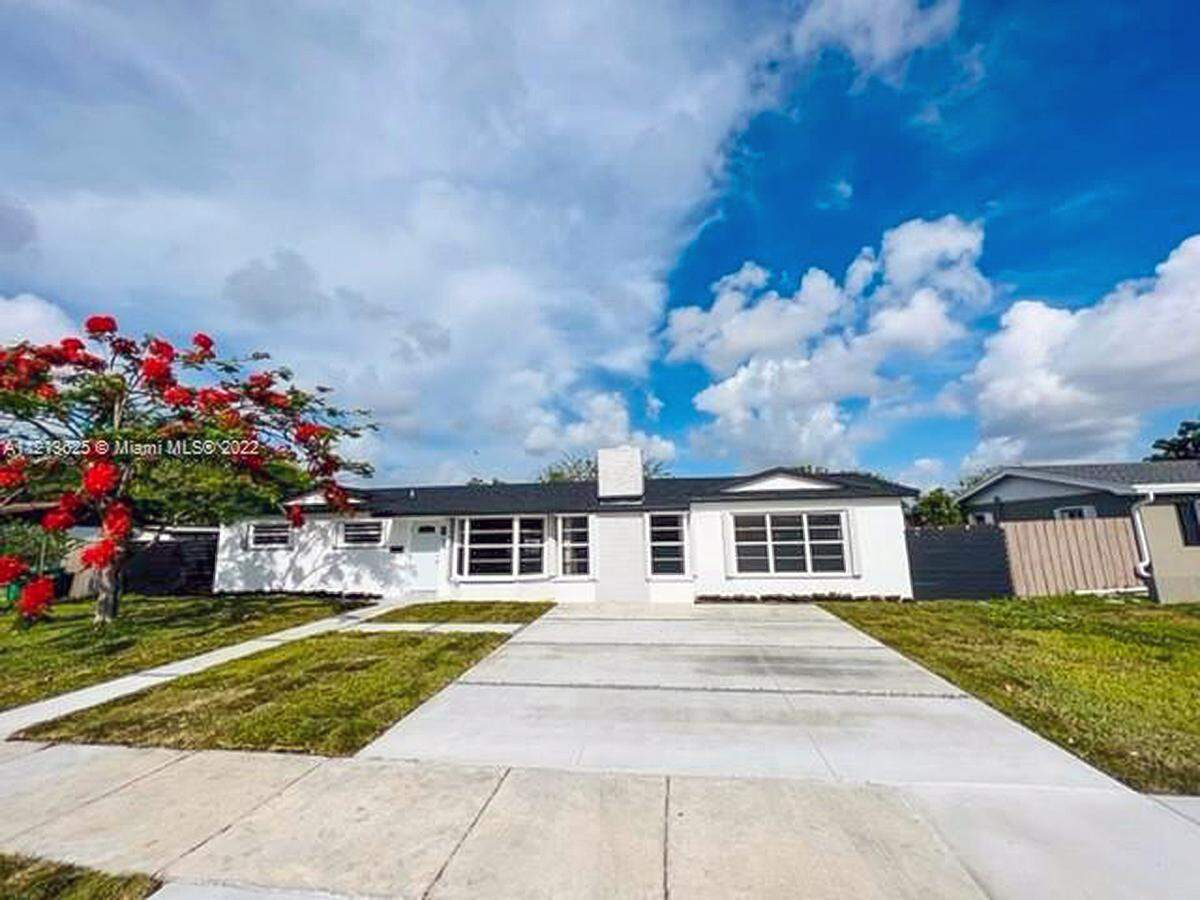 DESPUÉS: Express Homes vendió la casa de Kendale Lakes en Southwest 138th Place por $695,000 en el verano de 2022 después de renovaciones. Había comprado la propiedad del Programa de Tutela por $430,000 en enero de 2022. El Servicio de Listados Múltiples muestra que la casa no estaba listada cuando el Programa de Tutela la vendió.