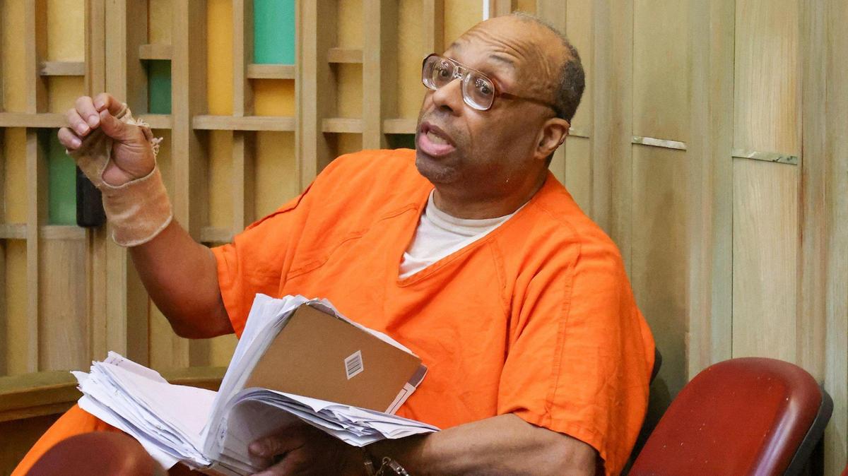 Dale Ewers, who was accused of 1990 rape and murder in South Beach, addresses the judge while representing himself during his appearance in Judge Marisa Tinkler Mendez’s courtroom inside the Richard E. Gerstein Justice Building in Miami, Florida, on Tuesday, December 19, 2023.