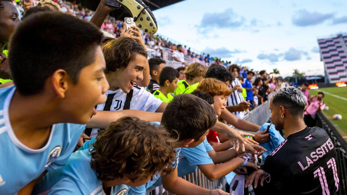 Inter Miami CF forward Ariel Lassiter (11) interacts with fans during an open training at DRV PNK Stadium in Fort Lauderdale, Florida, Tuesday, September 6, 2022.