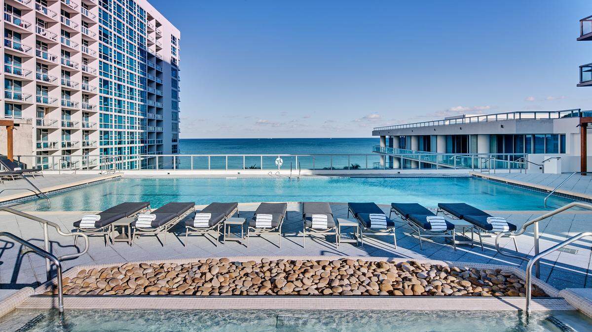 Book a spa treatment at Carillon Miami Wellness Resort, and you get access to the luxury hotel’s oceanfront rooftop pool.