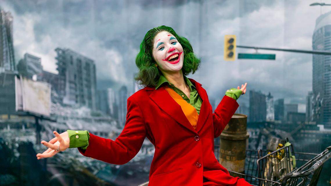 Gabriela Edingberg cosplays as the Joker from the Joaquin Phoenix film at Florida Supercon.