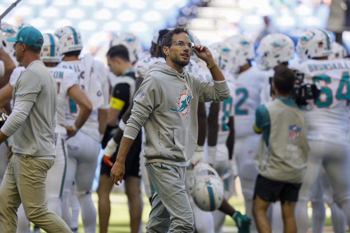 Miami Dolphins head coach Mike McDaniel looks on before an NFL game against the Indianapolis Colts at Lucas Oil Stadium on Sunday, Sept. 7, 2025, in Indianapolis.