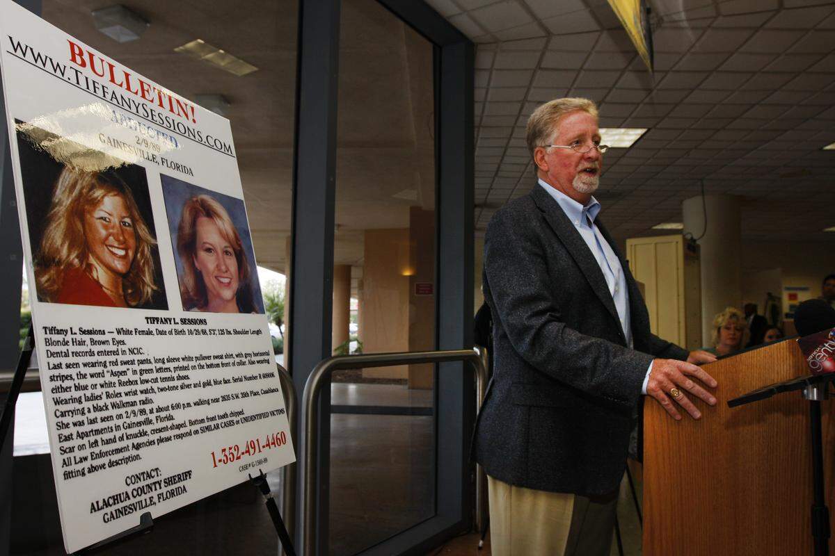 08/14/09--Alexia Fodere for The Miami Herald: (R) Patrick Sessions father of Tiffany Sessions, who has been missing for more than 20 years, talks at Florida Missing Children’s Day event at Miami-Dade State Attorney’s Office in downtown Miami on Monday afternoon. 2 of 2 pixs