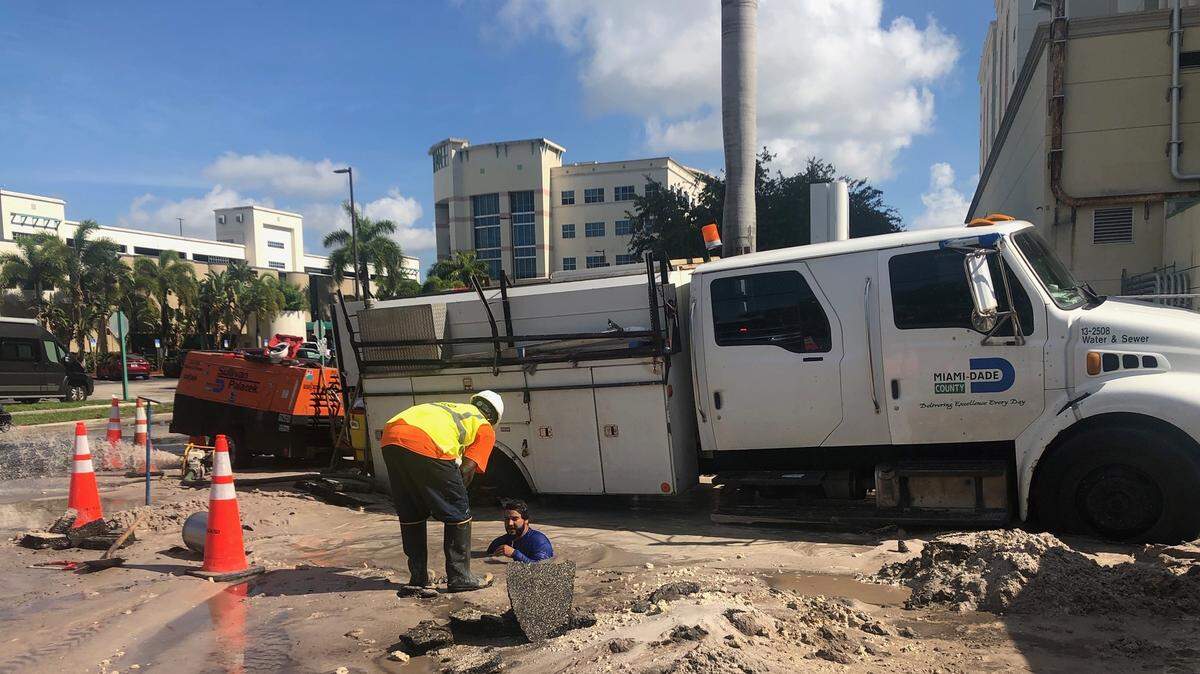 Miami-Dade County workers deal with Tuesday morning’s water main break near Aventura Hospital