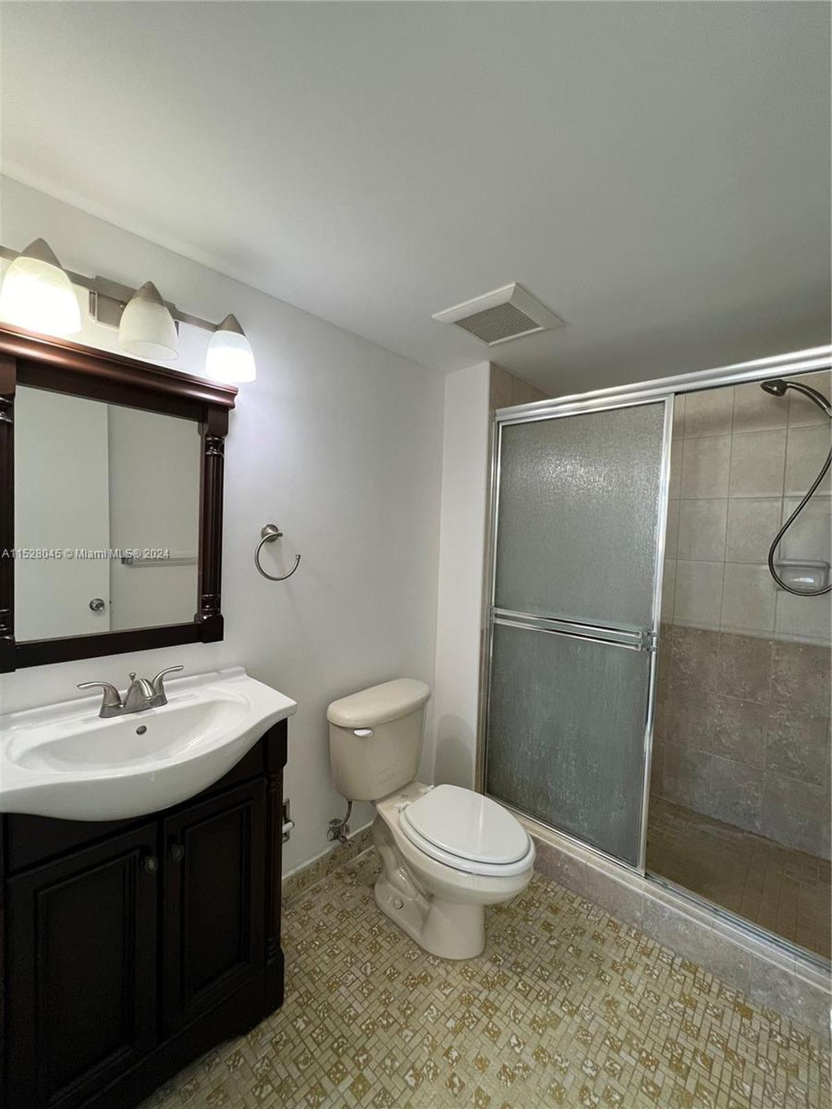The Normandy Isles apartment has two full bathrooms.
