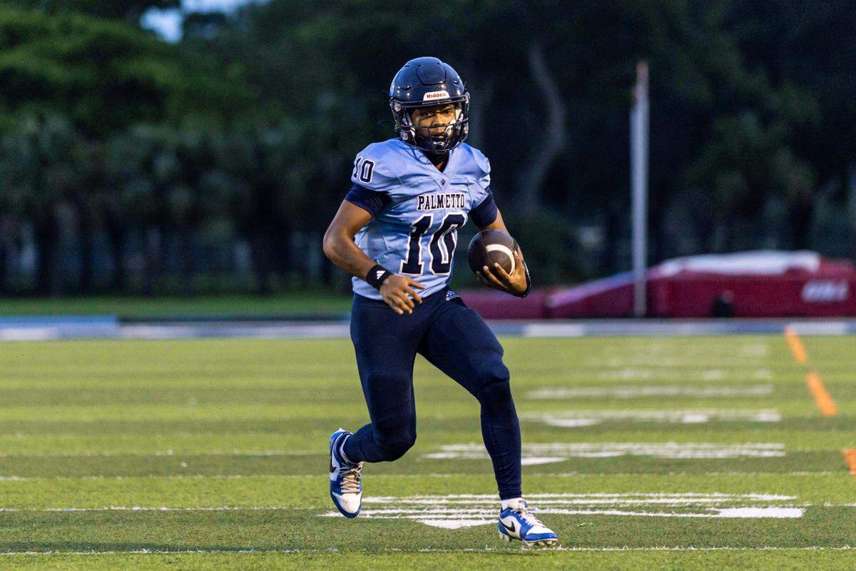 Palmetto High School quarterback Andre Bailey (10) runs the ball during a high school football game against Killian High School at Tropical Park on Thursday, September 18, 2025, in West Park, Fla.