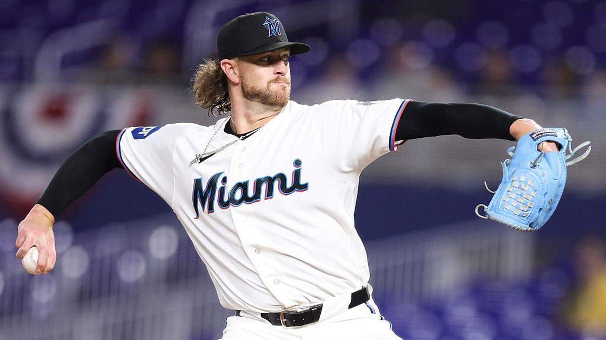 MIAMI, FLORIDA - MARCH 30: Chris Paddack #33 of the Miami Marlins pitches against the Chicago White Sox in the first inning of the game at loanDepot park on March 30, 2026 in Miami, Florida. (Photo by Megan Briggs/Getty Images)