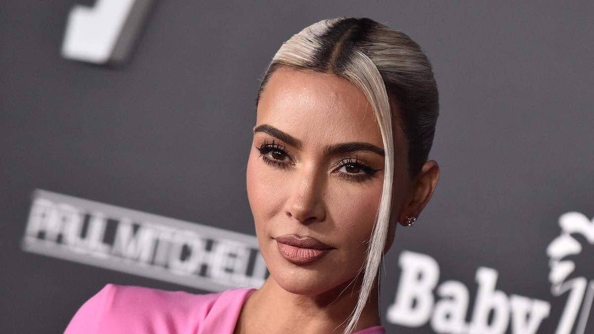 kim kardashian at baby2baby annual gala