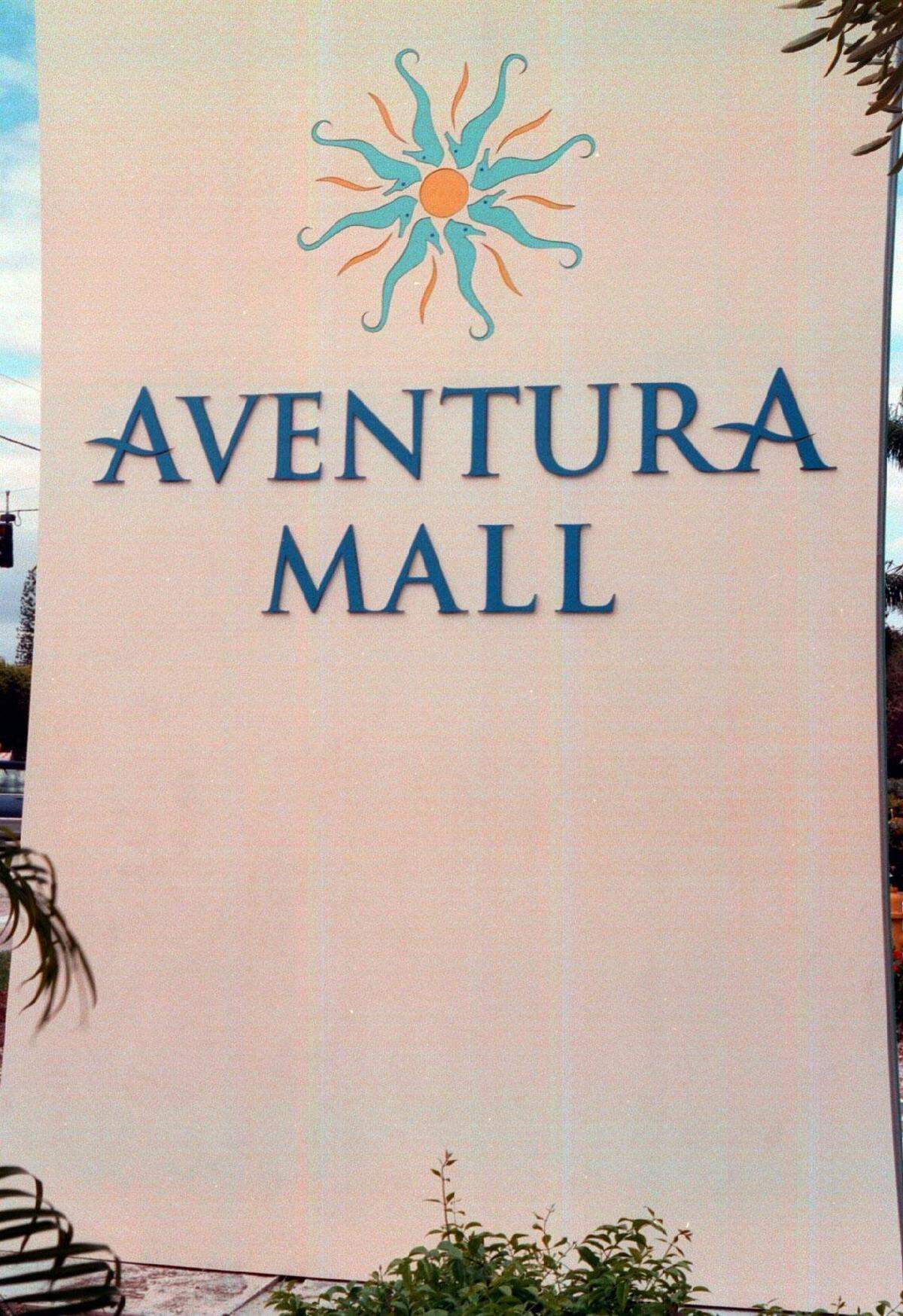 An Aventura Mall sign along U.S.1 in this file photo from Feb. 11, 1998.