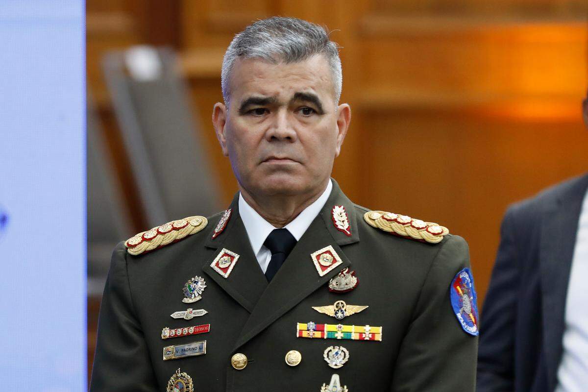 31 de julio de 2024, Venezuela, Caracas: El ministro de Defensa venezolano, Vladimir Padrino López, durante una conferencia de prensa con el presidente venezolano Maduro en el palacio presidencial de Miraflores, tres días después de la controvertida reelección de Maduro.