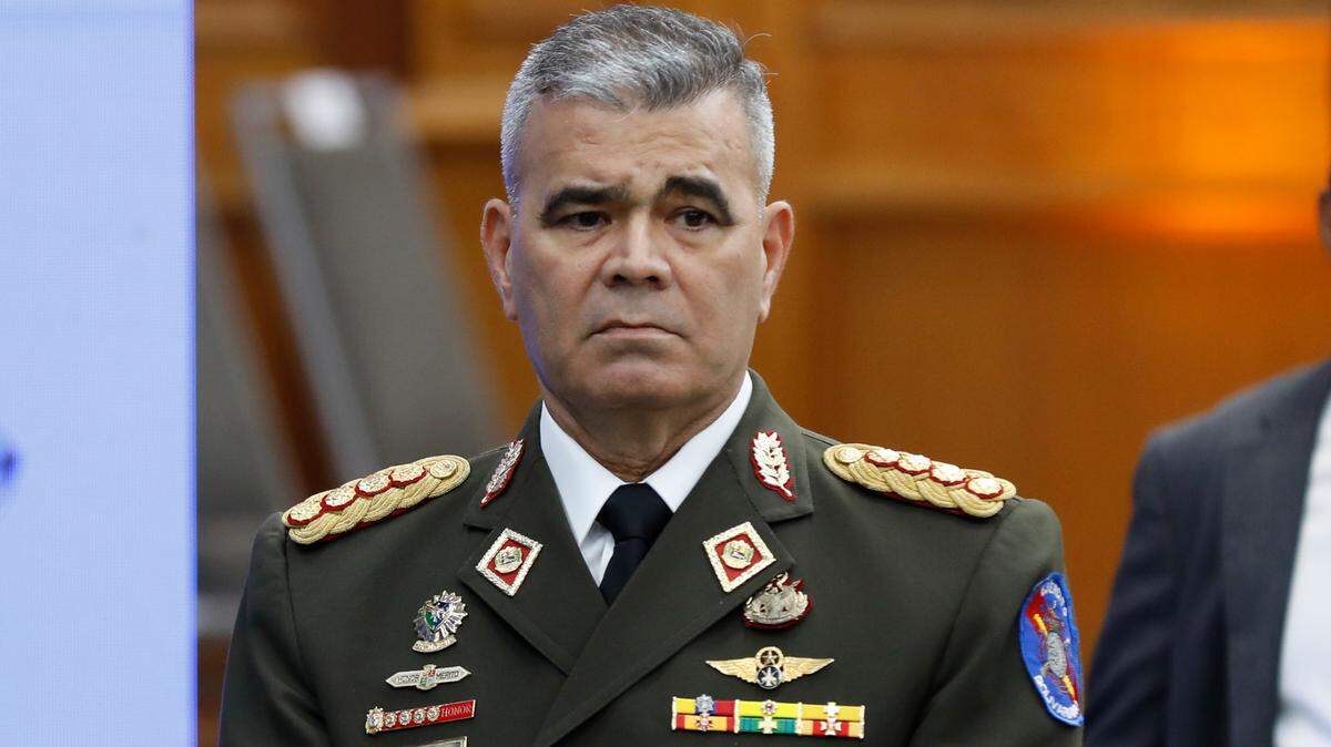 31 July 2024, Venezuela, Caracas: Venezuelan Defense Minister Vladimir Padrino Lopez stands during a press conference with Venezuelan President Maduro at the Miraflores presidential palace three days after Maduro’s controversial re-election.
