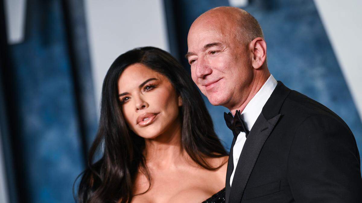 Lauren Sanchez and Jeff Bezos walking on the red carpet at the 2023 Vanity Fair Oscar Party held at the Wallis Annenberg Center for the Performing Arts in Beverly Hills, CA on March 12, 2023. (Photo by Anthony Behar/Sipa USA)