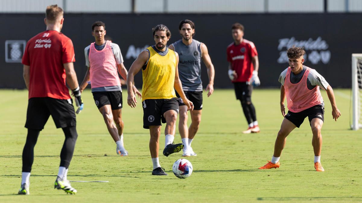 Inter Miami midfielder Rodolfo Pizarro (20) runs drills during a team practice session at the Florida Blue Training Center on Thursday, June 29, 2023, in Fort Lauderdale, Fla.