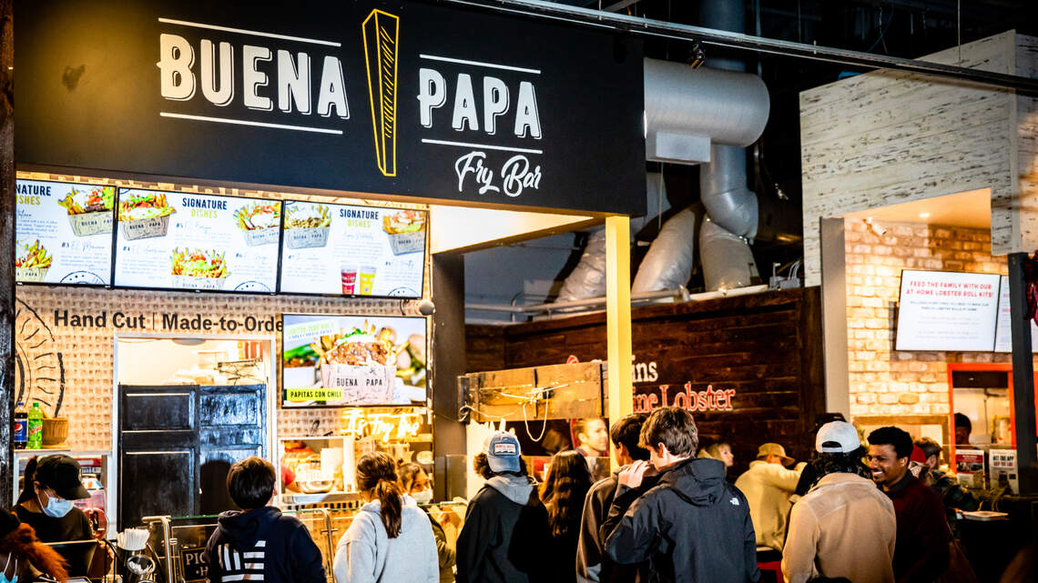 Este restaurante de comida hispana con papas fritas abrió su primer local en Miami
