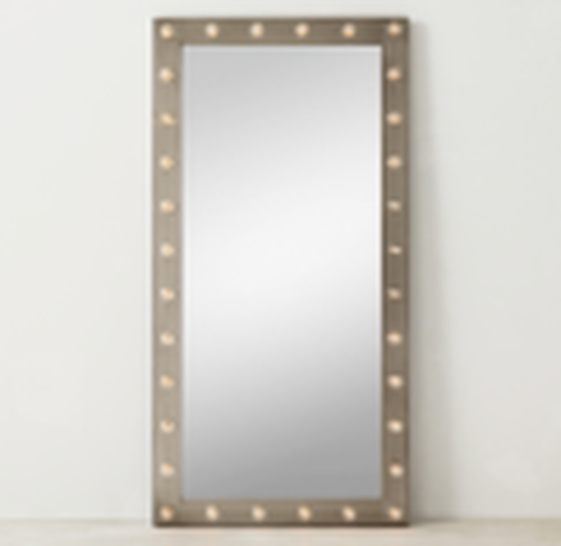 RN Illuminated Leaner Mirror