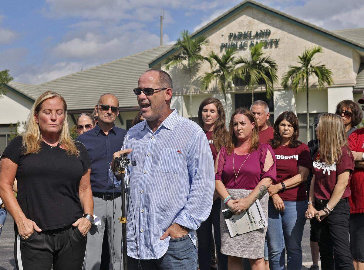 Fred Guttenberg, center, voices his opposition to reinstatement of Scott Israel as several parents of Parkland shooting victims stand together against the potential reinstatement of Scott Israel as Broward County sheriff on Monday, Oct. 13, 2019, outside a BSO substation in Parkland.