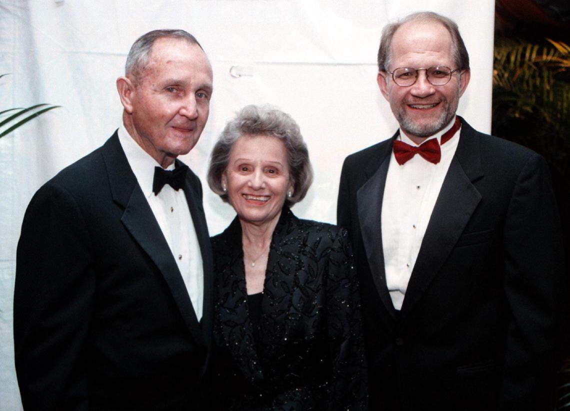 Alvah Chapman, Betty Chapman, and FIU President Mark Rosenberg at an April 1999 event on FIU’s campus to raise funds for a future art museum.