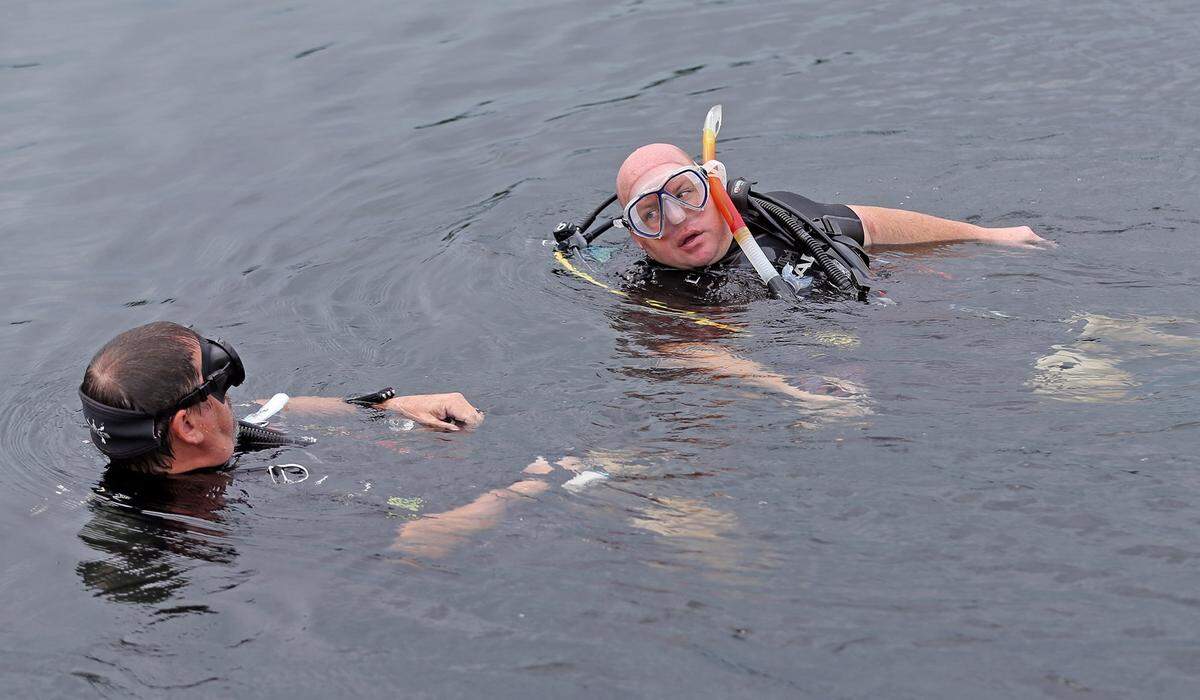 Military veterans Todd Thompson and Travis Stout during a WAVES dive session at the College of the Florida Keys in Key West, Florida, on Oct. 22, 2020. The WAVES Project helps veterans heal through scuba diving.