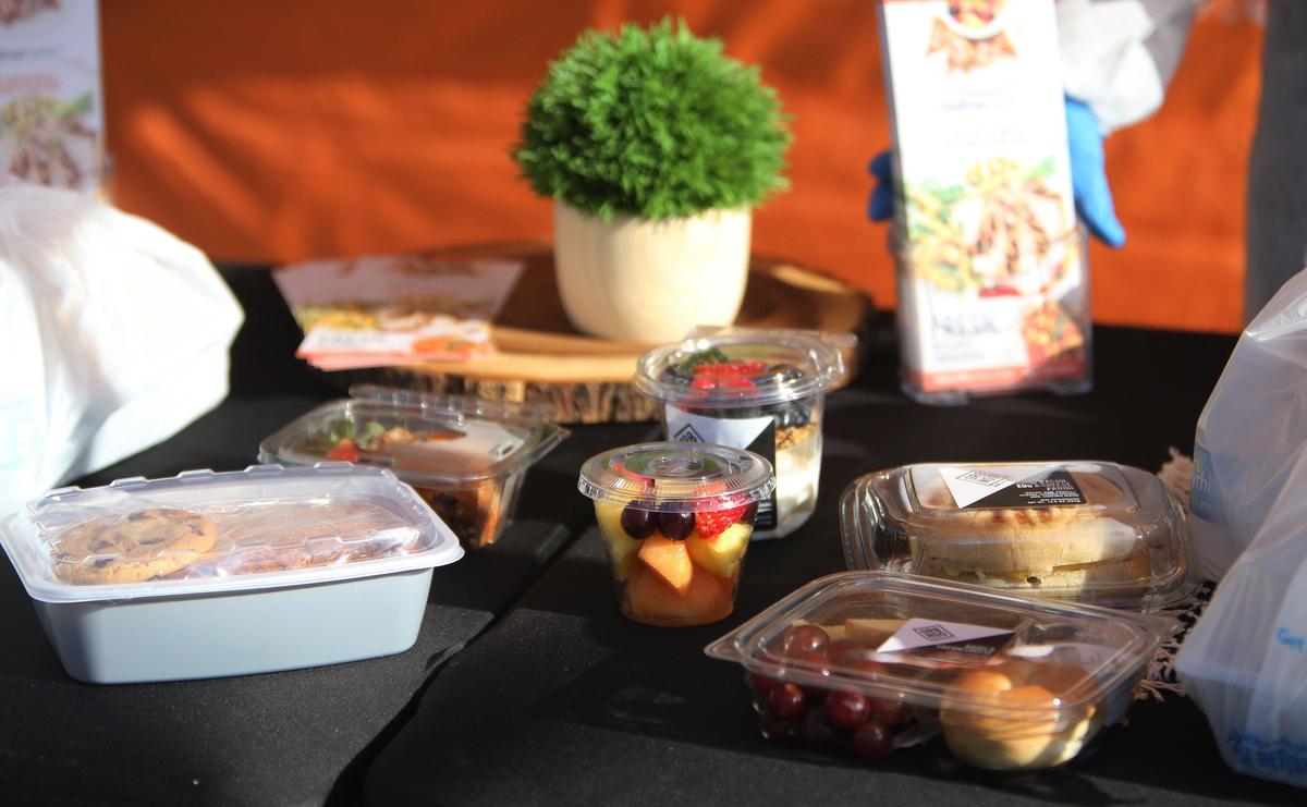 Alonzo Mourning’s Overtown Youth Center partnered with Deliver Lean to hand out breakfast and lunch meals to the residents of Overtown. The program distributes 100 packaged breakfasts and lunches, Monday, Wednesdays and Fridays from 9:30am until they run out of meals.