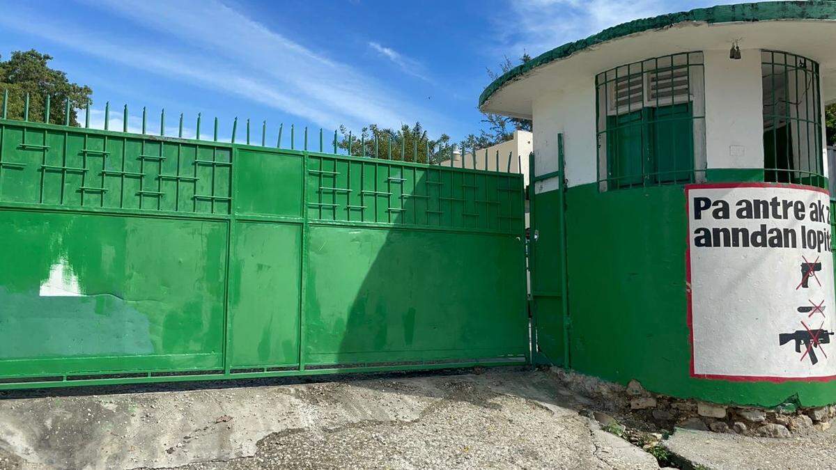 Haiti’s the Hospital of the State University of Haiti, known as the General Hospital, became the site of tragedy on Tuesday, December 24, 2024 after armed gangs opened fire on journalists and police.